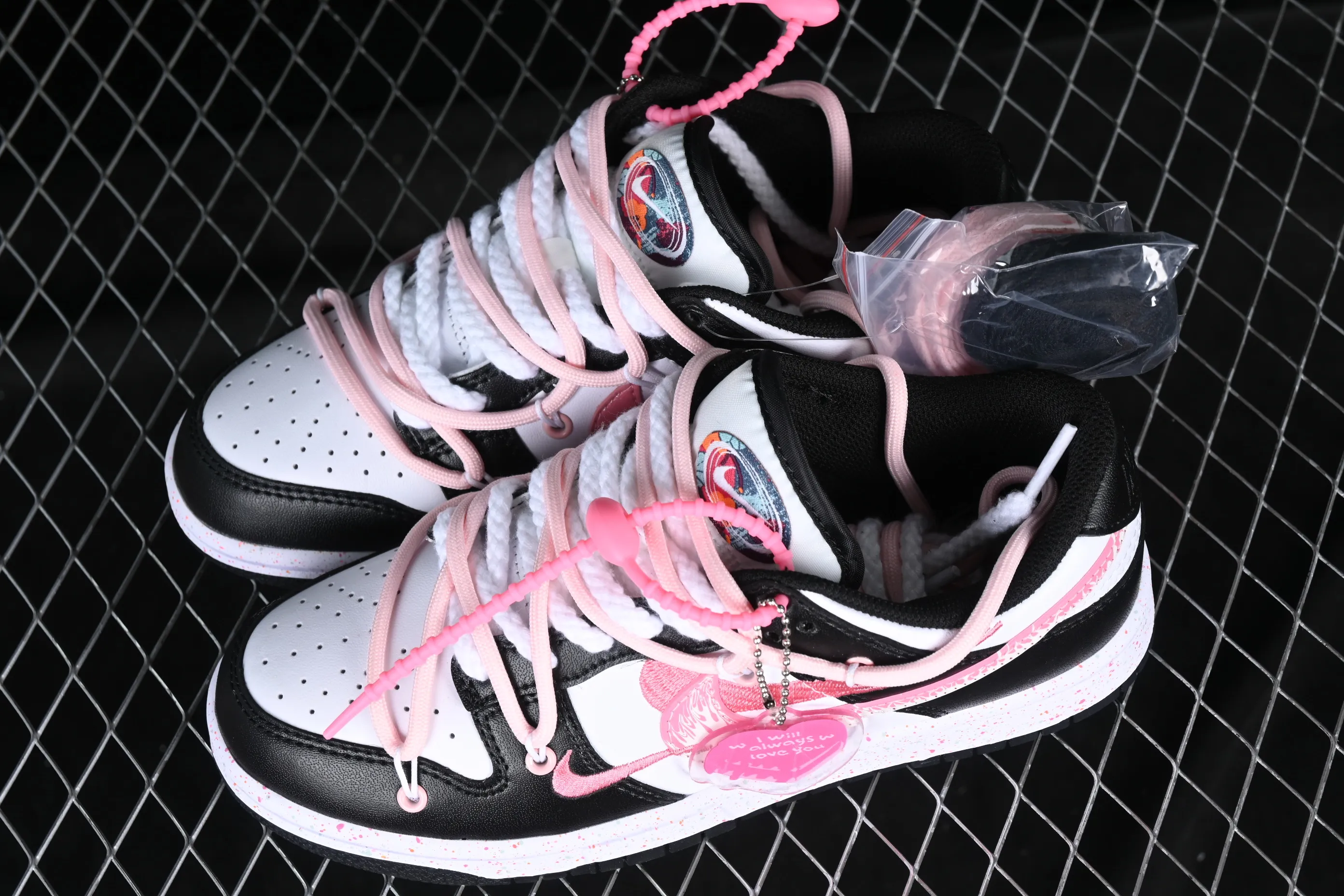 All Categories Nk SB Dunk Series Nk SB Dunk Low Low-top sneakers Nk Dunk Low "Multi Color" Vibrant three hooks Customized version of deconstructed strap casual sneakers FD4623-131